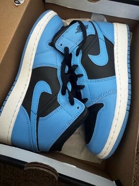 Jordan Kids High-Top Sneakers in University Blue and Black